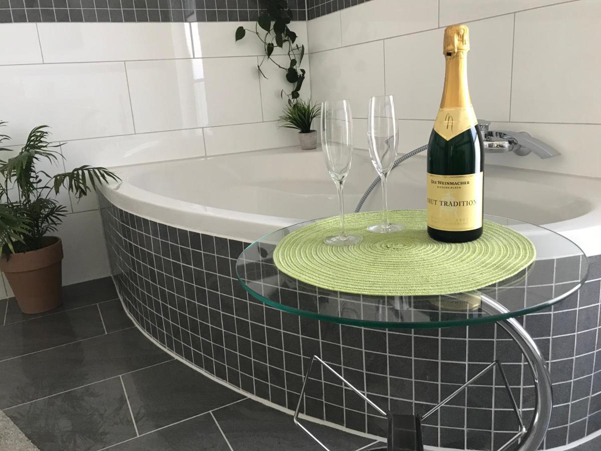Ferienwohnung „Anhaide“ Worth am Rhein Bagian luar foto